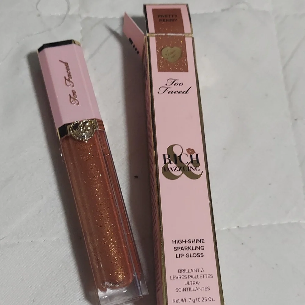 ⭐🎉Pretty Penny Too Faced Dazzling Lip Gloss